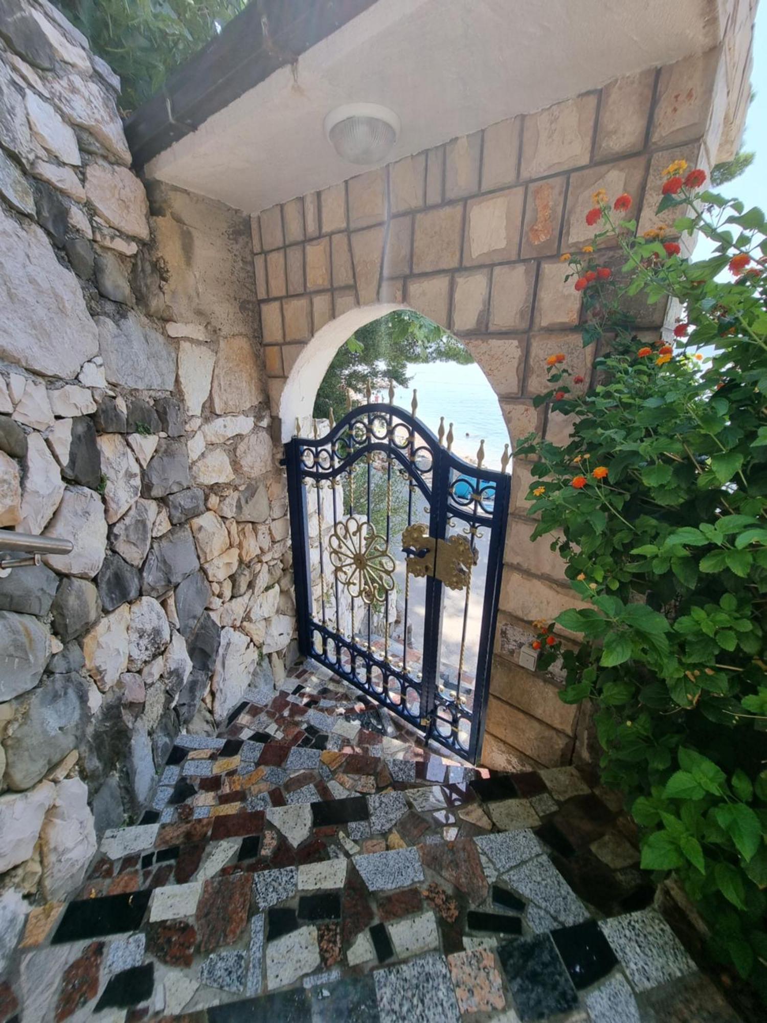 Apartmani Anda Živogošće الغرفة الصورة